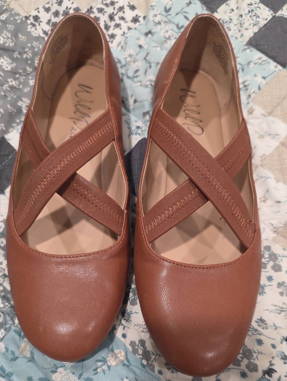 Wild Pair Women's Brown Cross-Strap Ballet Flats